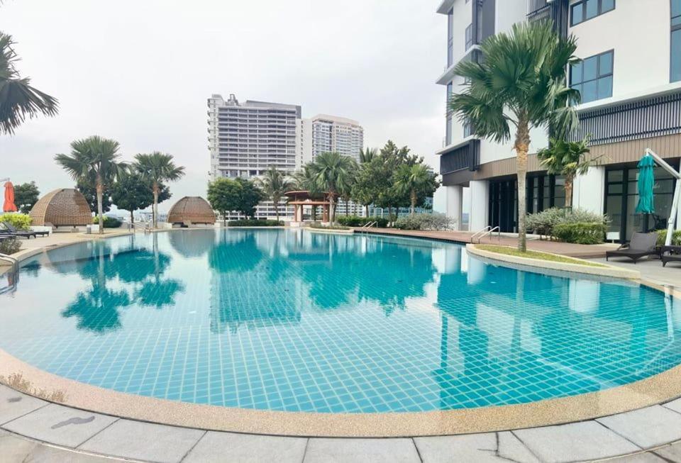 1519 Almas Suites Seaview Sunrise Netflix By Stay Nusajaya  Extérieur photo