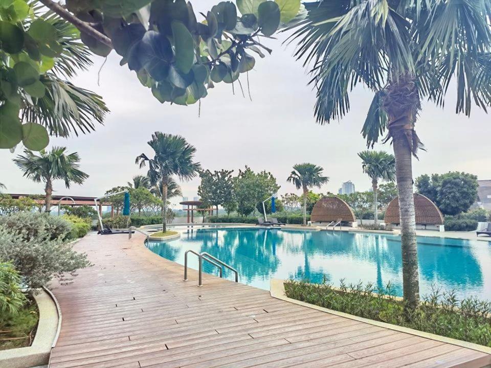 1519 Almas Suites Seaview Sunrise Netflix By Stay Nusajaya  Extérieur photo